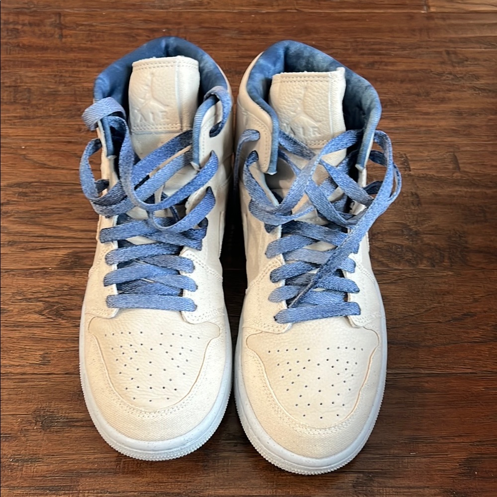 WMNS Air Jordan 1 Mid SE